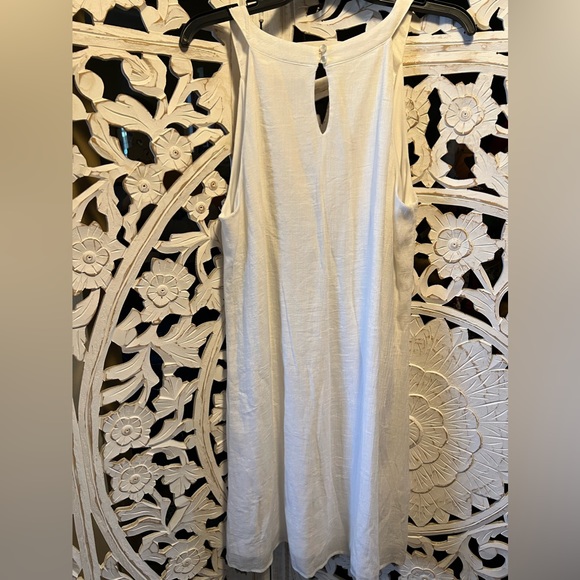 Beautiful embroidered dress - Picture 4 of 5